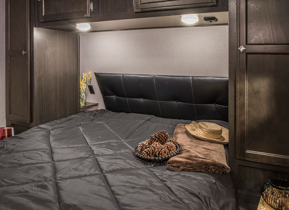 2018 SportTrek ST190VTH Travel Trailer Toy Hauler Venture RV