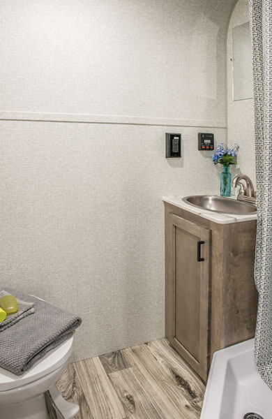 2022 Venture RV Sonic Lite SL169VUD Travel Trailer Bathroom