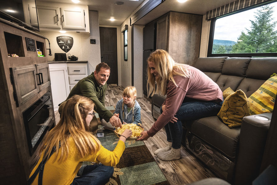 2023 Venture RV Stratus SR281VFD Travel Trailer with Family in Living Room