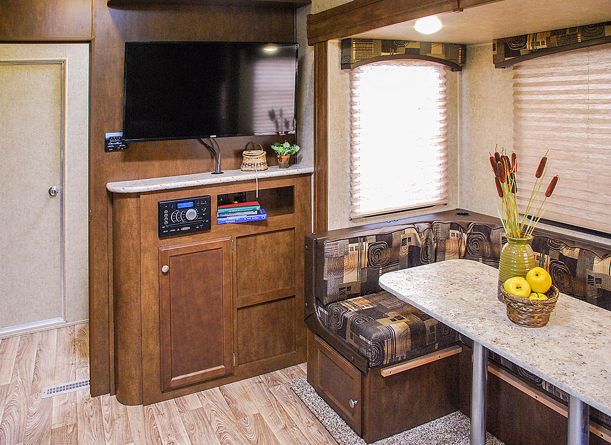 2016 SportTrek ST302VTH Travel Trailer Toy Hauler Venture RV