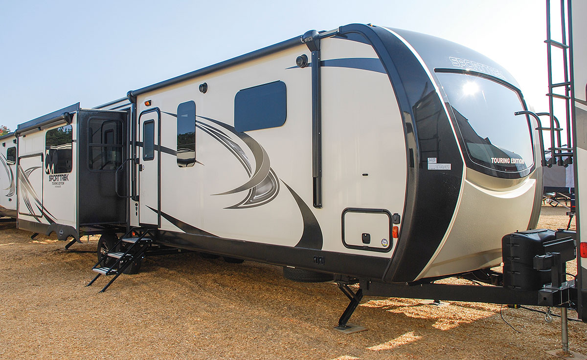 2018 SportTrek Touring STT343VIK Travel Trailer | Venture RV