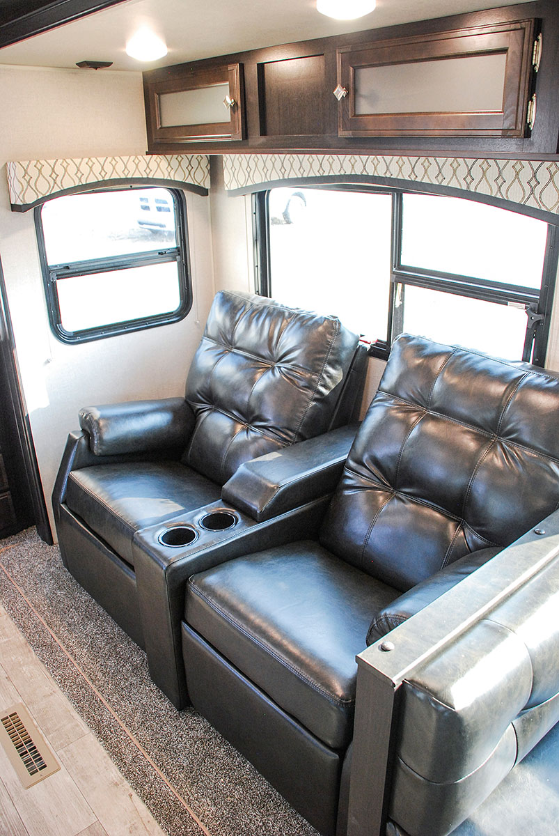 2018 SportTrek ST251VRK Travel Trailer Venture RV