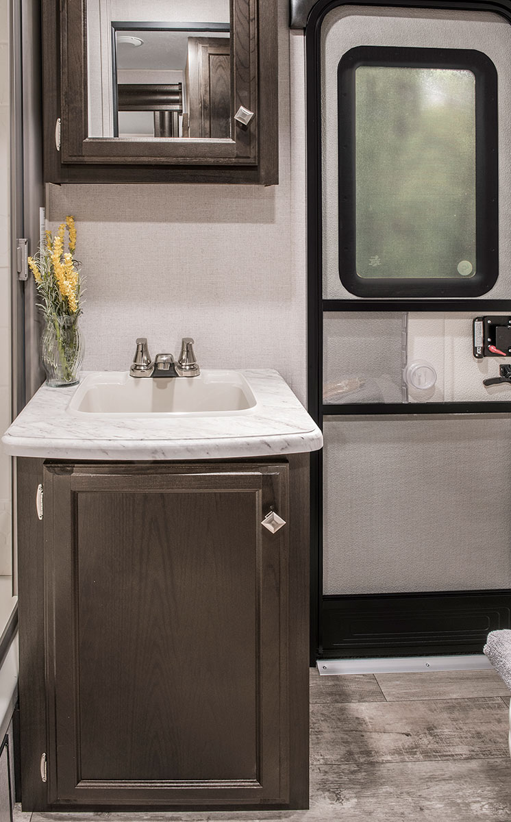 2018 SportTrek ST322VBH Travel Trailer | Venture RV