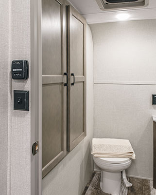 2020 Venture RV Sonic SN220VRB Travel Trailer Bathroom Closet