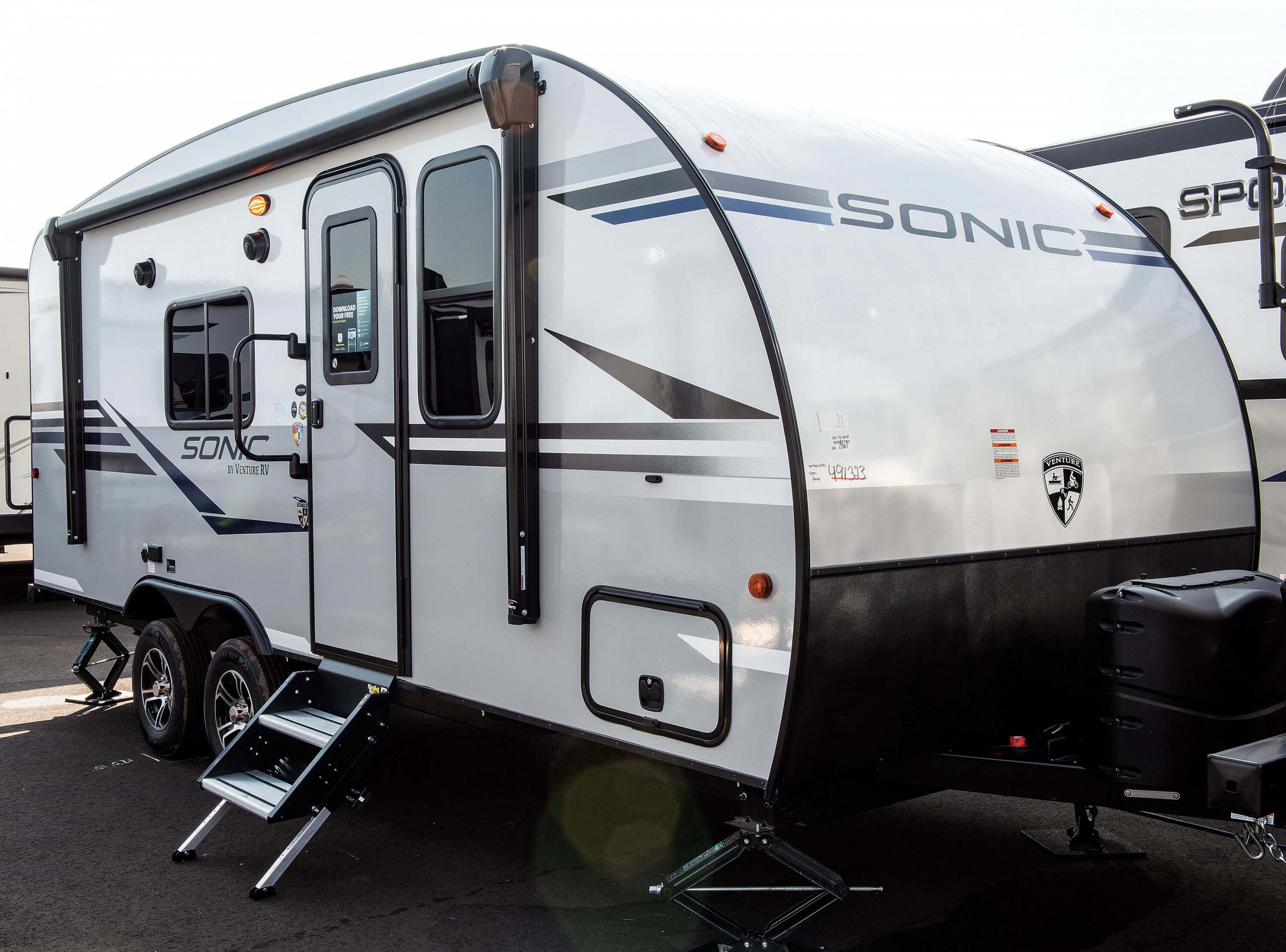 small travel trailers with dual axles