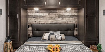 2020 Venture RV SportTrek ST332VBH Travel Trailer Bed