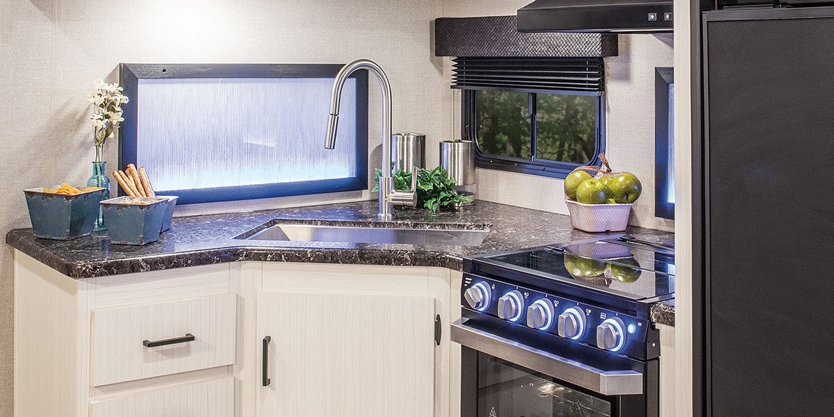 2020 Venture RV Stratus SR281VBH Travel Trailer Kitchen Cabinets