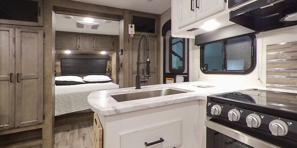 2021 Venture RV SportTrek ST271VMB Travel Trailer Kitchen