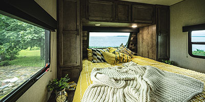 2023 Venture RV SportTrek ST333VIK Travel Trailer Interior