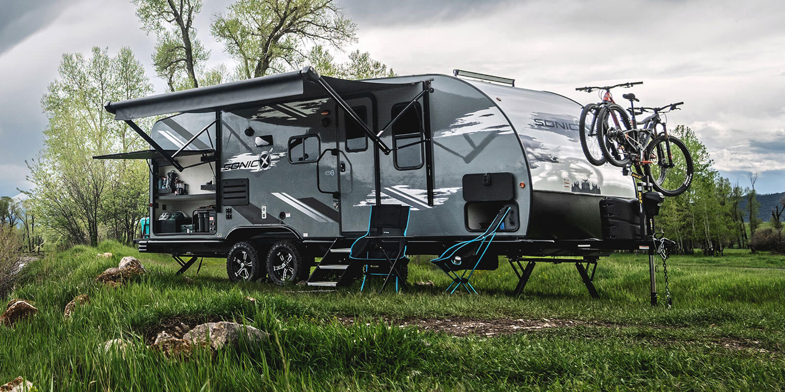 2023 Venture RV Sonic X SN220VRBX Travel Trailer at Campsite