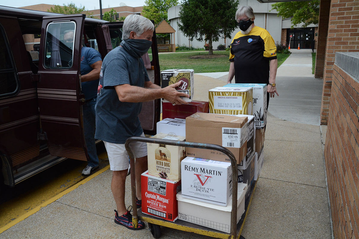 2021 KZ and Venture RV Vettes for Vets Volunteers Loading Donations