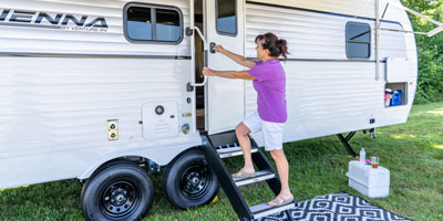 2026 Venture RV Sienna SA251VRB Travel Trailer Exterior Lifestyle 10