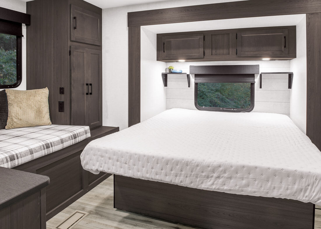 2026 Venture RV Stratus SR282VFD Travel Trailer Bedroom