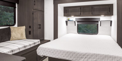 2026 Venture RV Stratus SR282VFD Desk Option Travel Trailer Bedroom